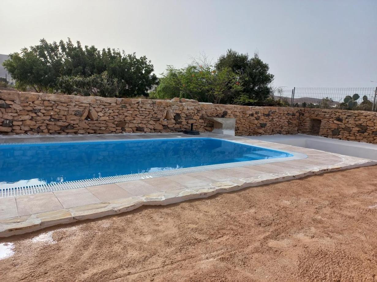 Encantadora Casita Con Molino Y Piscina Antigua  Exterior photo